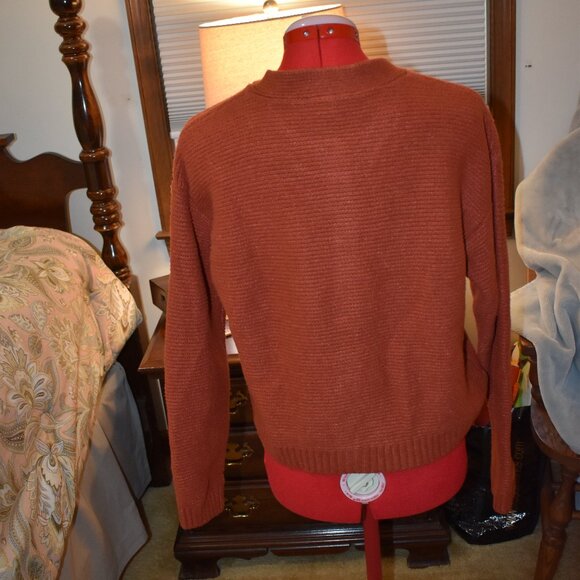 sweater - Picture 5 of 6